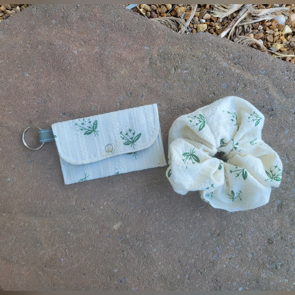 Floral Card Holder and Scrunchie Set